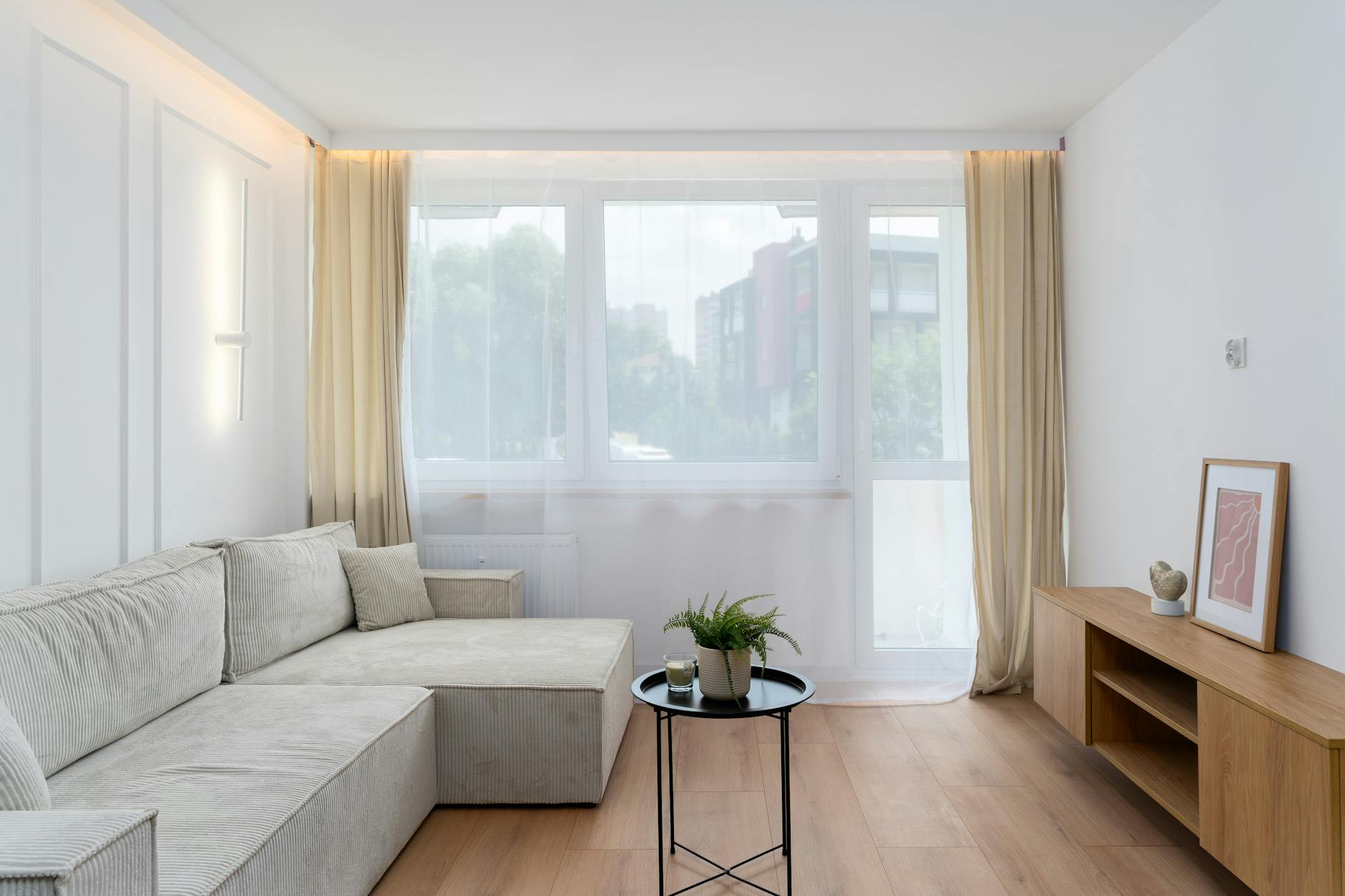 Minimalistisches Wohnkonzept mit Tageslicht